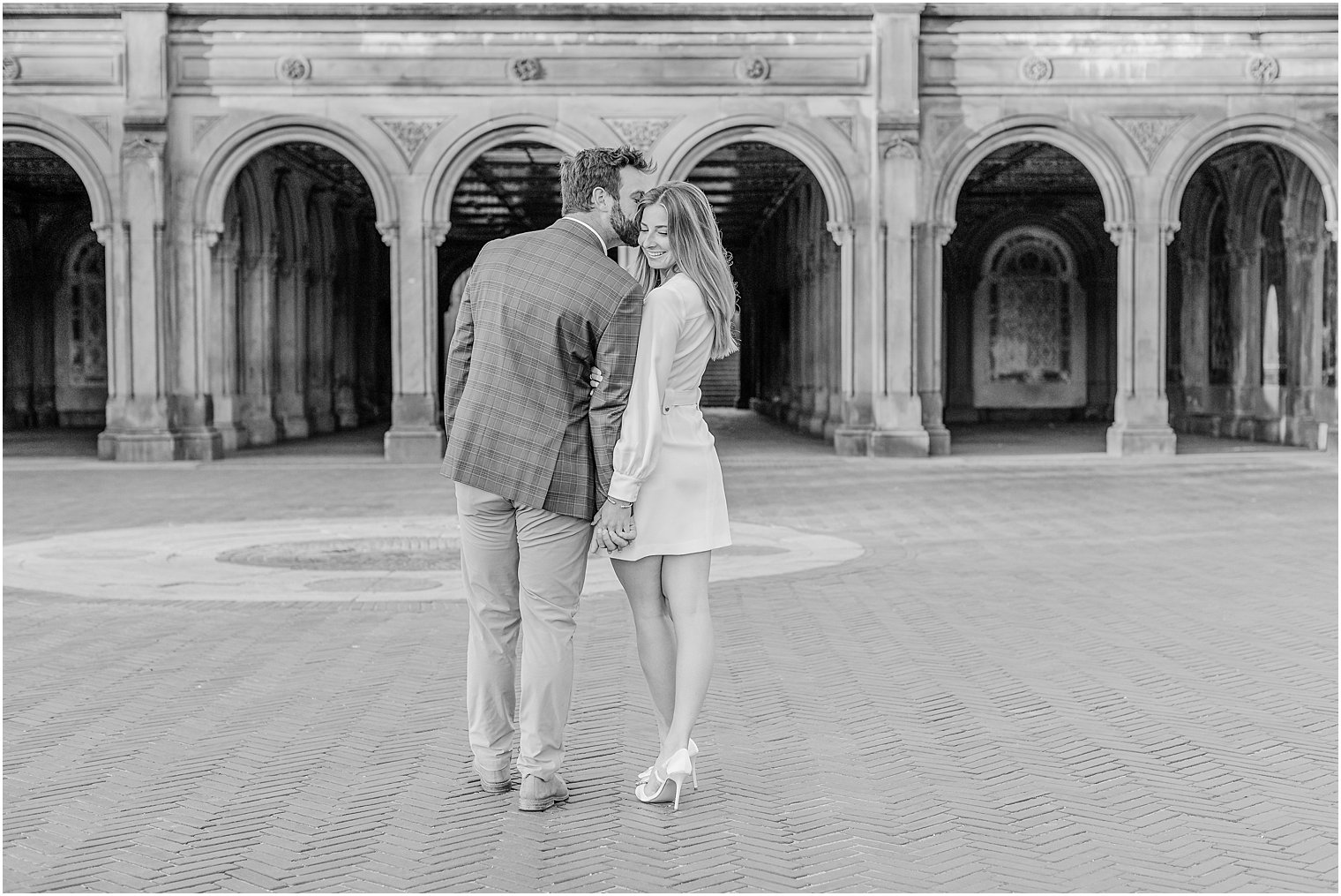 black and white image of couple in NYC 