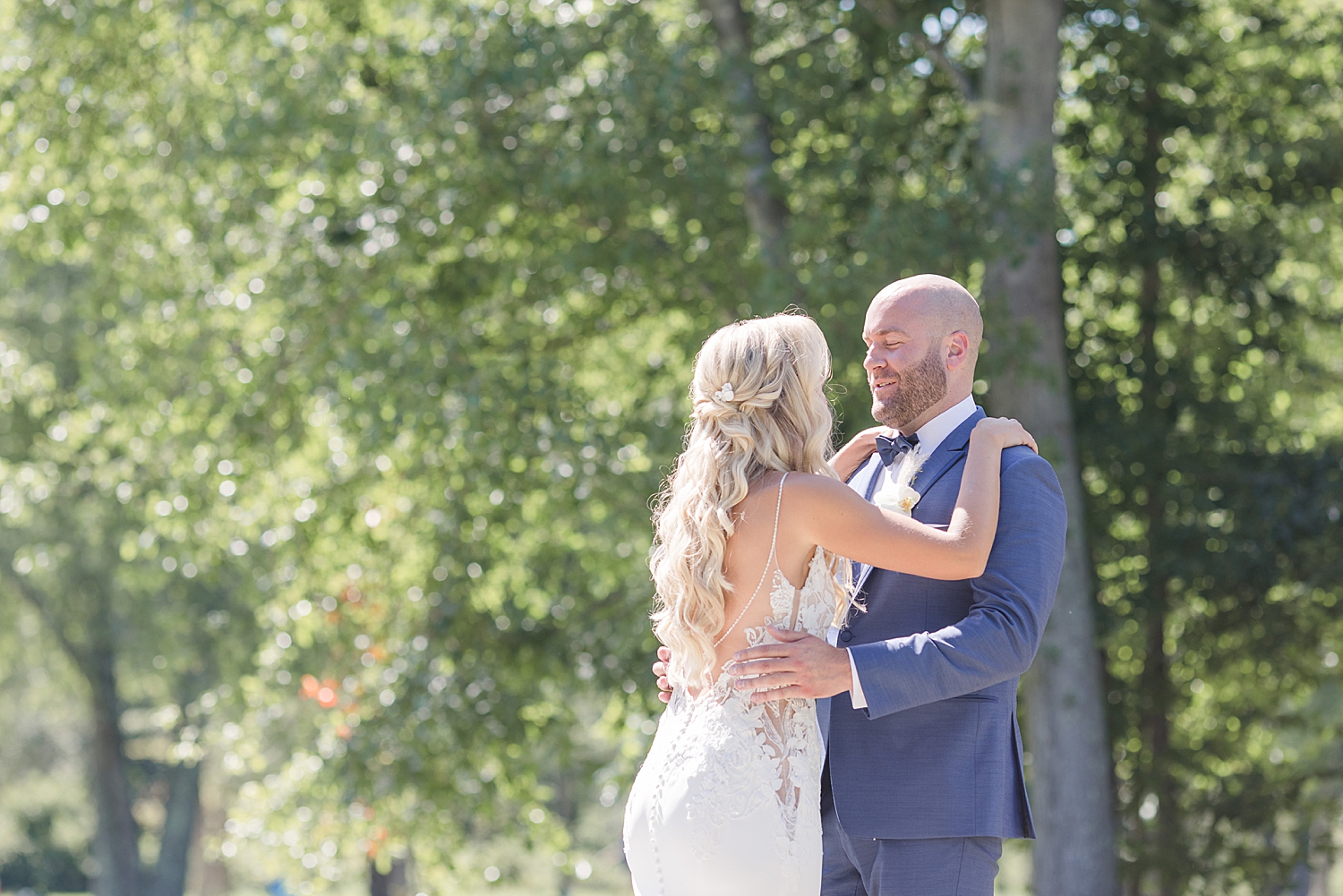 couple hug during first look