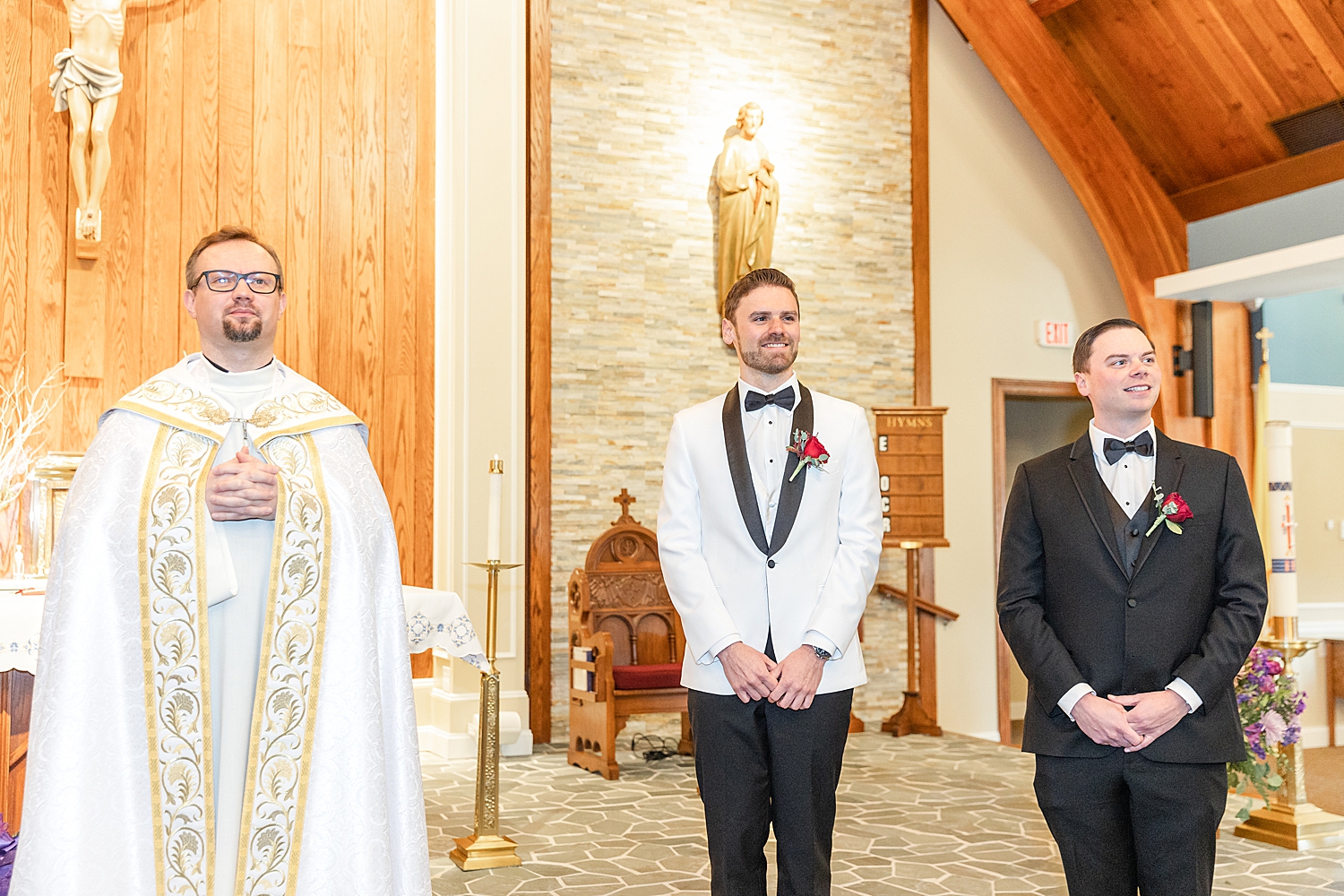 groom waiting for bride at wedding ceremony