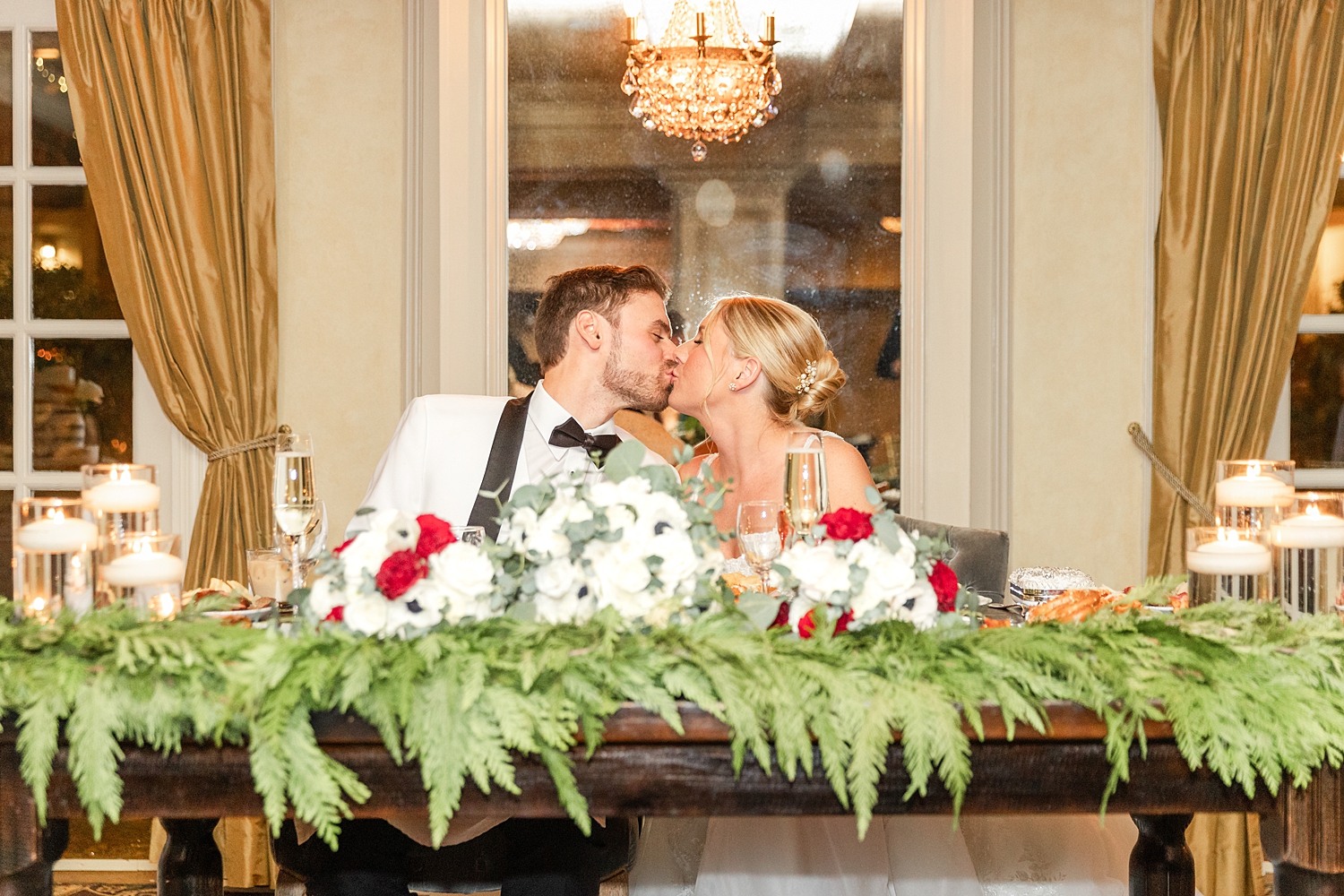 newlyweds kiss at sweetheart table