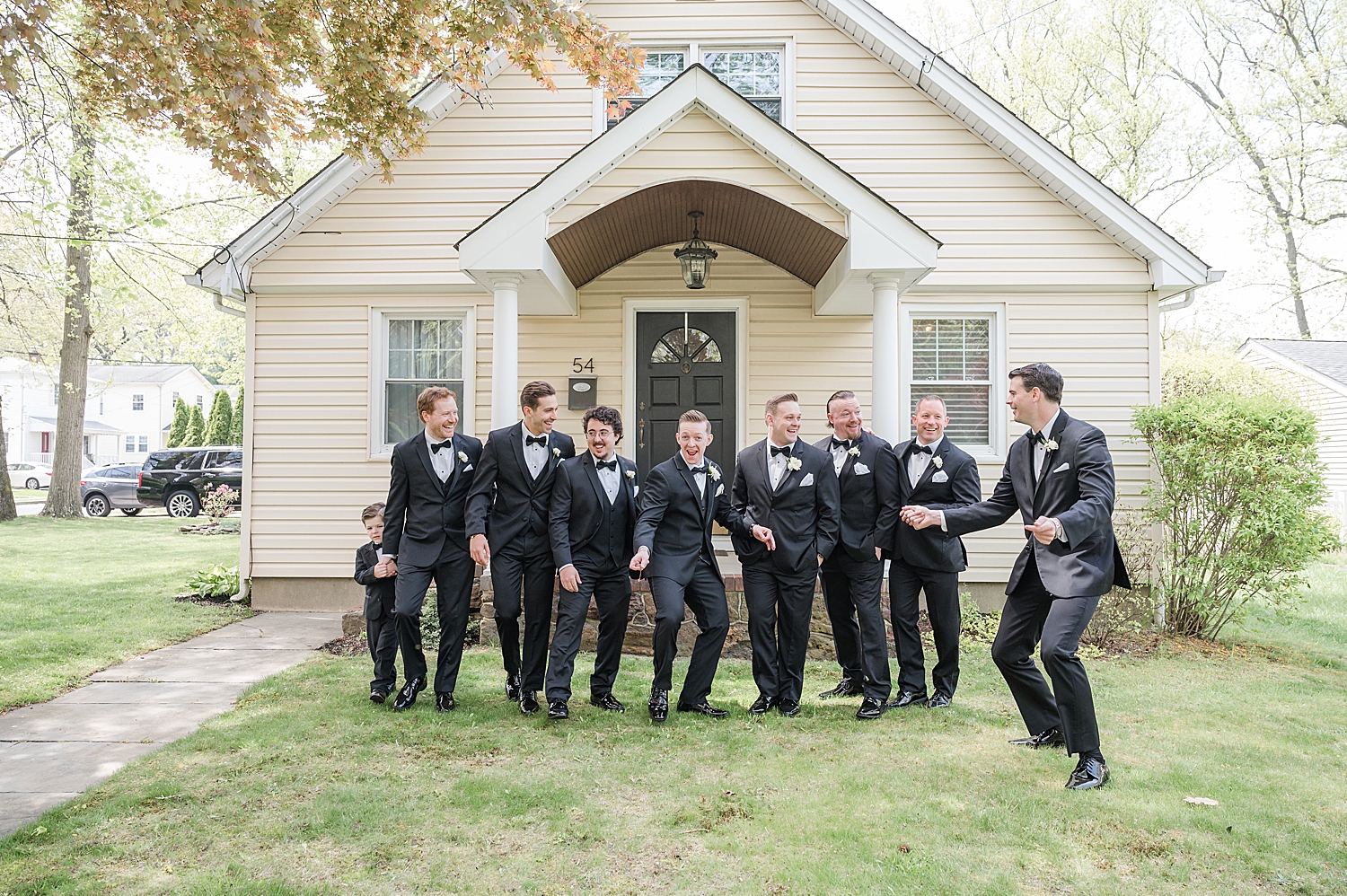 candid groomsmen photos 